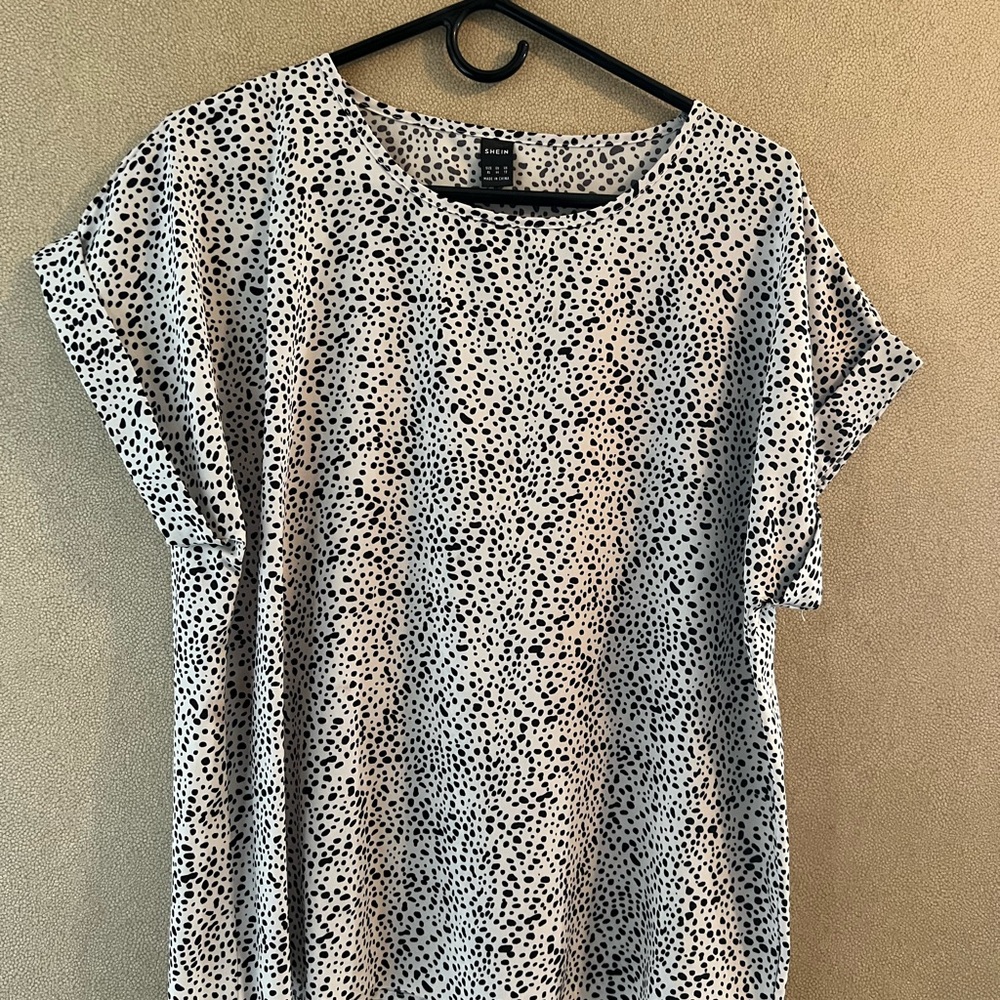 SHEIN Black Dot Print Short Sleeve Tee